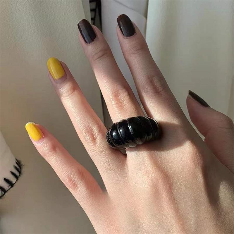 Oregelbundna Breda Stora Klumpiga Ringar för Kvinnor Vintage Akrylharts Höst Vinter Geometriska Stapelbara Finger Smycken