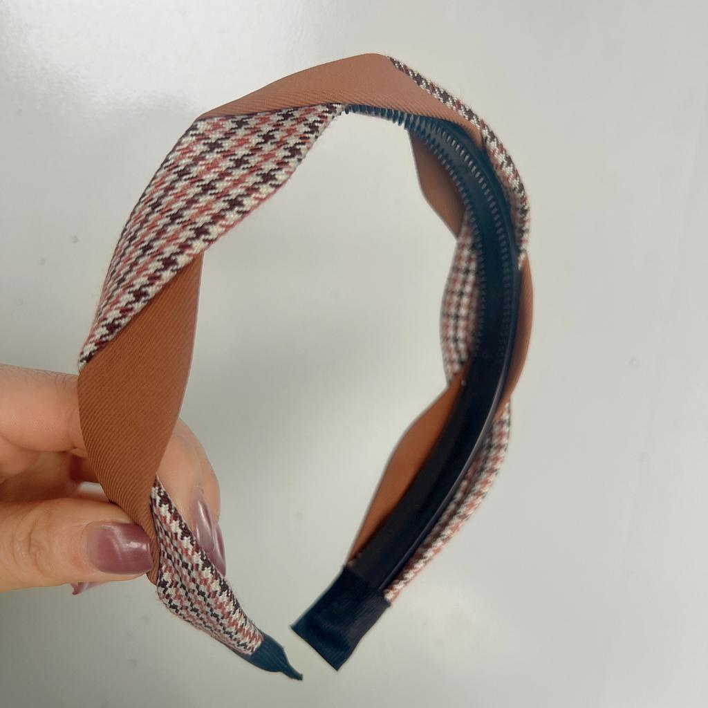 French-Style Retro Braided Plaid Hairband for Women, Non-Slip with Teeth, Suitable for Going Out, Shopping, and Affordable Party Outfits