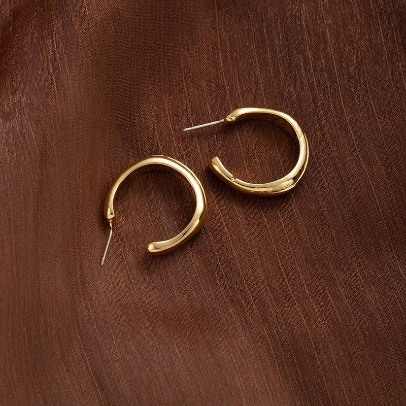 C-Shaped Irregular Metal Earrings Minimalist Light Luxury Small Batch 925 Silver Ear Studs Fashion Versatile Accessories