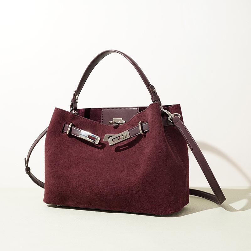 Leather women's large-capacity commuter handbag, new versatile first-layer suede women's design niche messenger bag