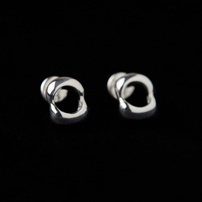 onill 05-10 Embrace (Earring)