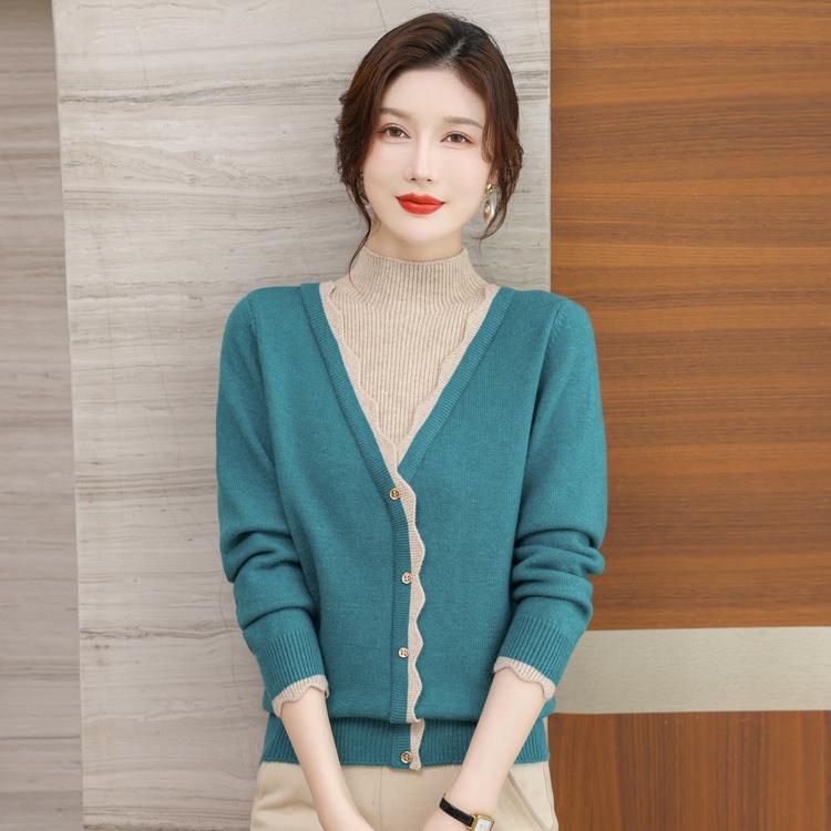 Middle-aged and Elderly Women's Half-high Collar Plus Velvet Thickened Base Shirt Fake Two-piece Mother's Suit Knitted Sweater Integrated Velvet