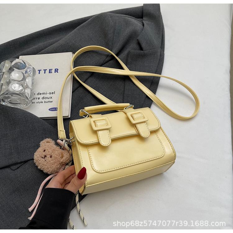 

2025 new simple Cambridge bag women s handbag casual versatile messenger bag girls niche commuter small square bag жёлтый