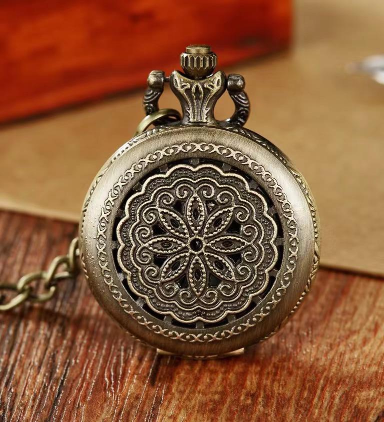 Vintage Pocket Watch Collection Triangular Quartz Universal Casual Vintage Pendant Pocket Watch
