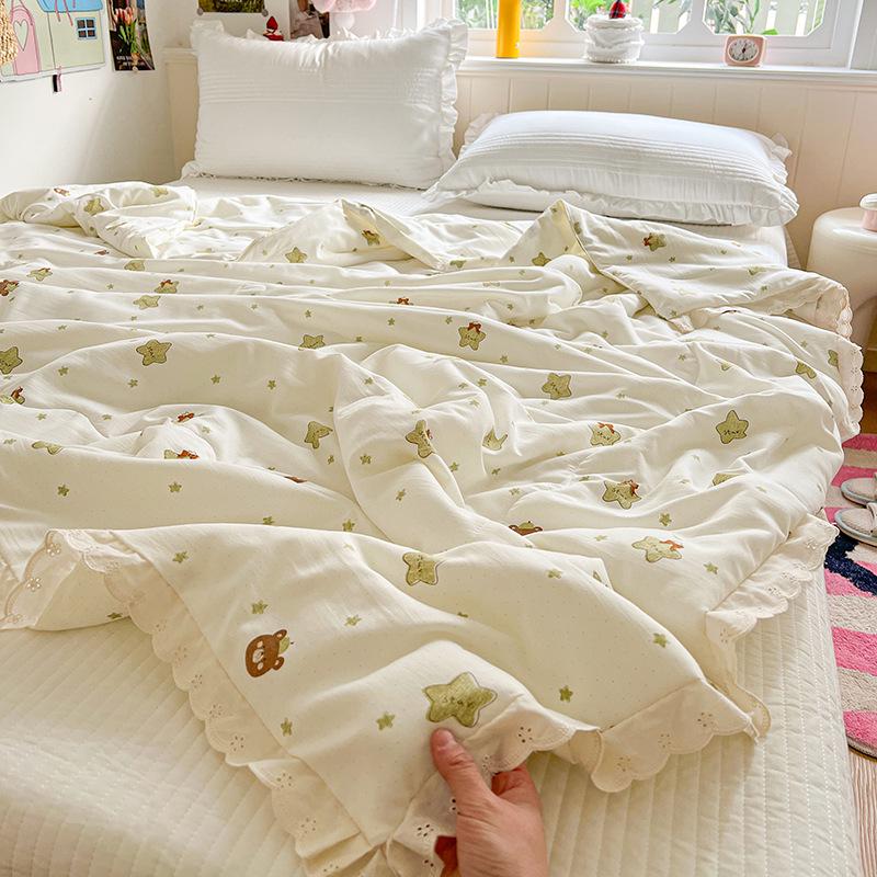 A-class Washable Cotton Summer Quilt – Floral Lace, Super Soft, Ideal for Naked Sleeping, Machine Washable, Perfect for Air Conditioning.