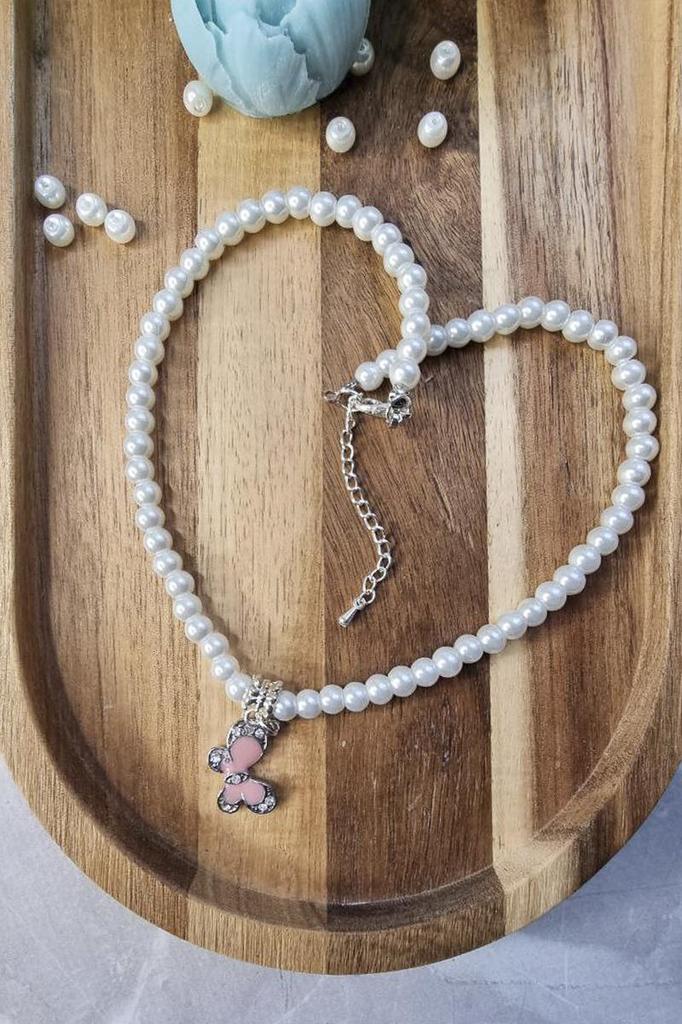 Zarter Perlenchoker mit Emaille-Schmetterlingsanhänger
