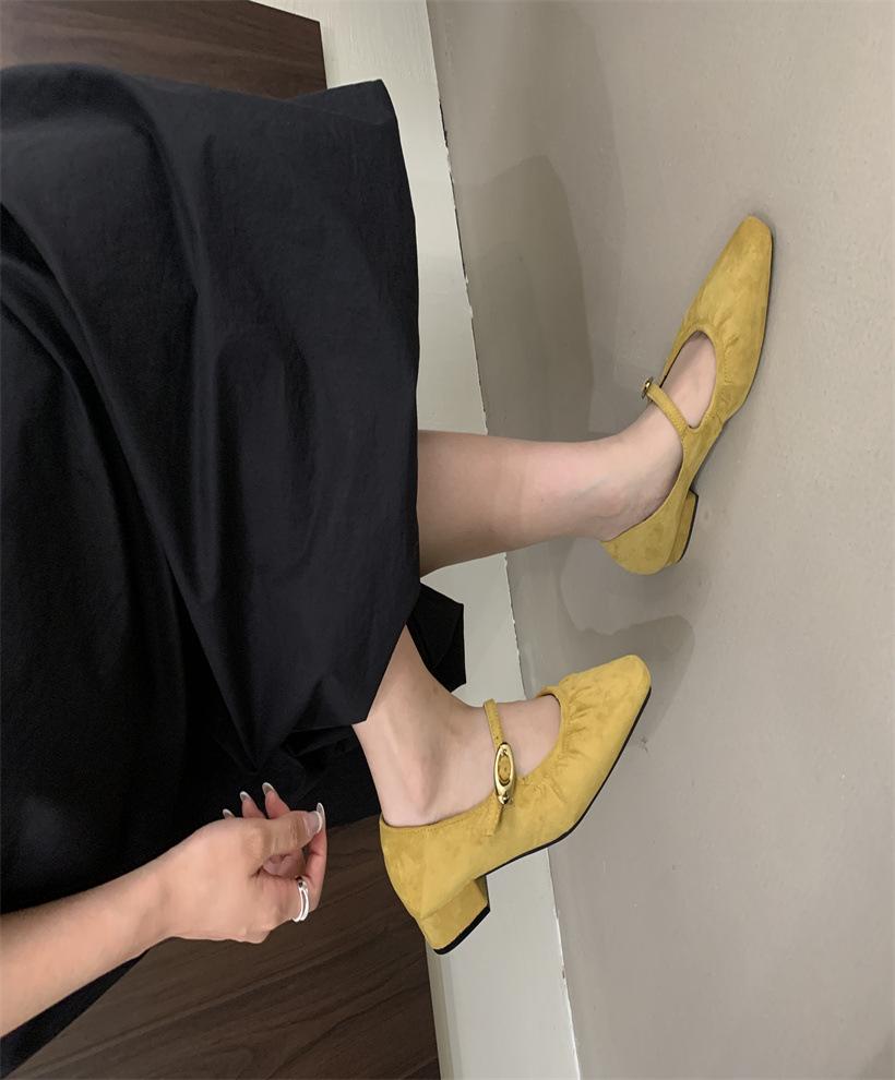 

Французский вечерний бриз тупоносые туфли Мэри Джейн на плоской подошве для женщин 2025 новая летне-осенняя модель с мелким вырезом и складкой, туфли бабушки Дуду 39 жёлтый