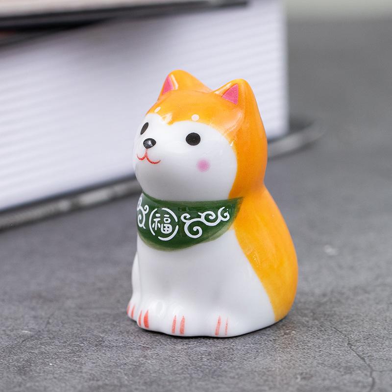 Set med 3 st Keramiska Akita Miniatyrer Skrivbordsdekoration Valpfigur Liten Hundprydnad Porslin Samlarobjekt Dekor Gåva