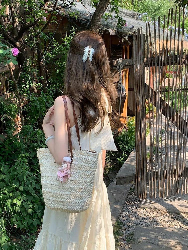 Women's Elegant Sleeveless Lace Halter Neck Off-Shoulder Midi Dress, Summer 2026 Collection