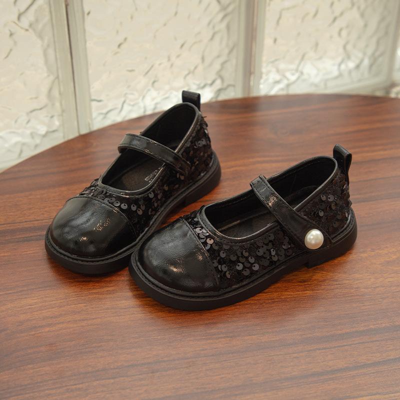

Стильные серебряные блестящие туфли для девочек, осенняя новинка, детская корейская версия, кожаные туфли на мягкой подошве, кожаные туфли с неглубоким горлышком 26 чёрный
