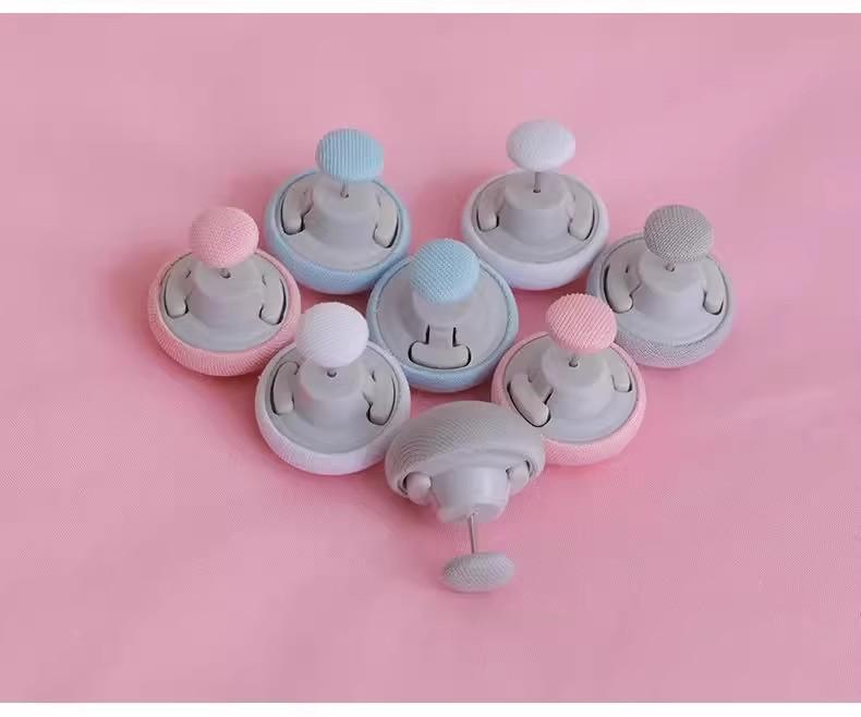 New Bedding Set with Anti-slip Feature - Detachable and Adjustable Quilt Cover and Pillowcase Holder for A Convenient and Secure Solution.