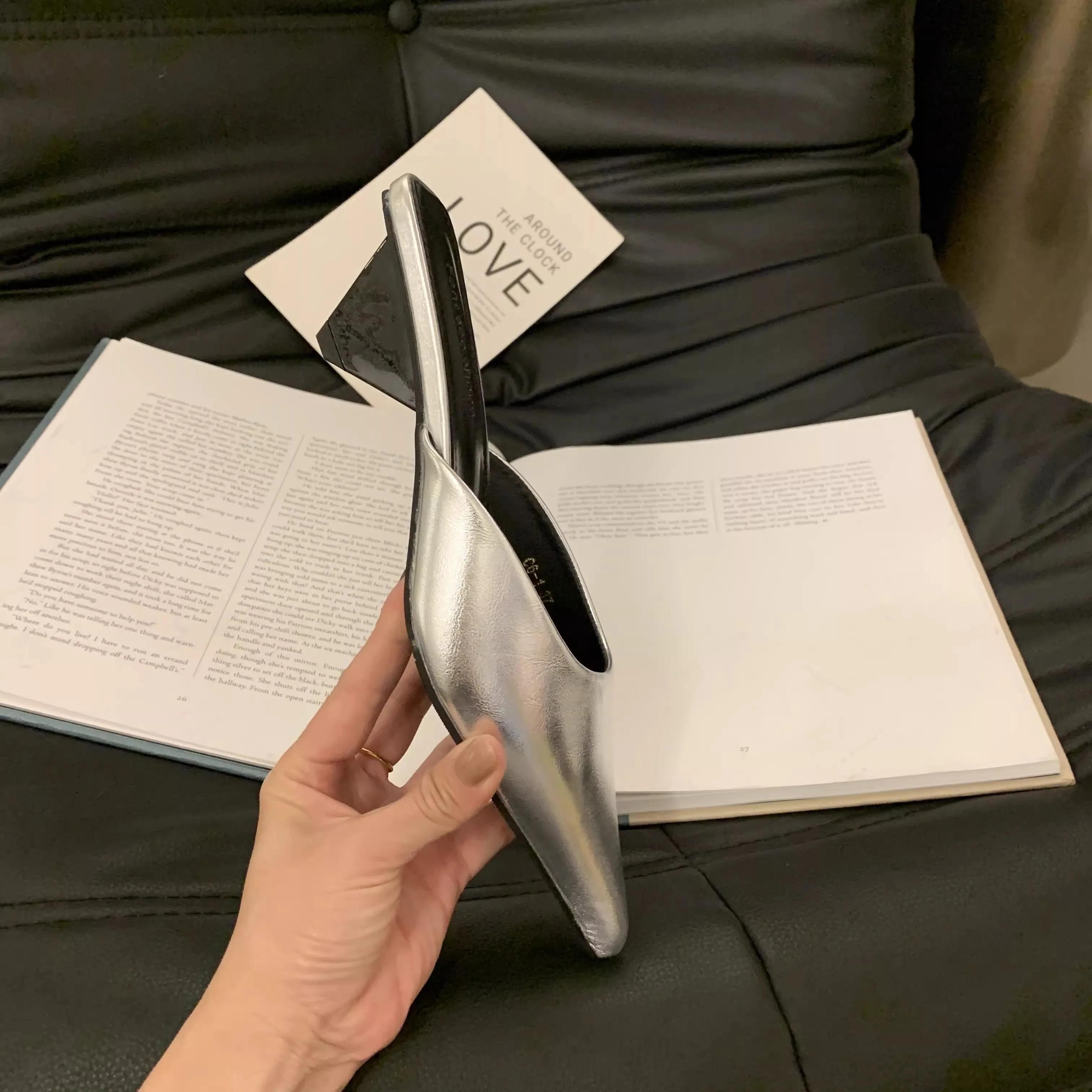 

Модные новые роскошные женские мюли-тапочки с острым носком, модные женские элегантные сандалии для платья конфетных цветов на квадратном низком каблуке, обувь-слайды 40 серебряный