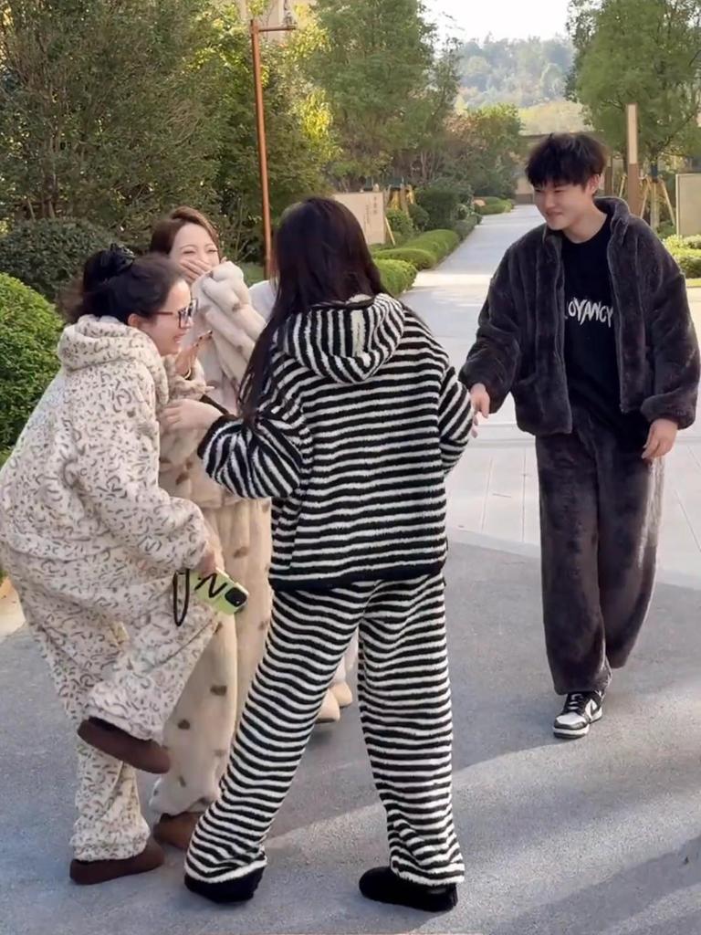 Women's Striped Hooded Coral Fleece Pajamas, Winter 2025 Trend, Outdoor-Ready Fleece-Lined Homewear