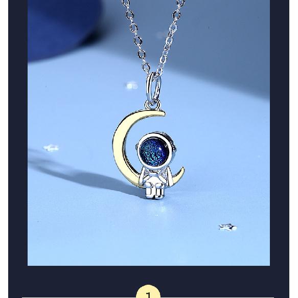 Astronaut Star Pendant Necklace Two‑Tone Spaceman Design Blue Sparkling Inlay Adjustable Chain Fashion Neck Jewelry Gift