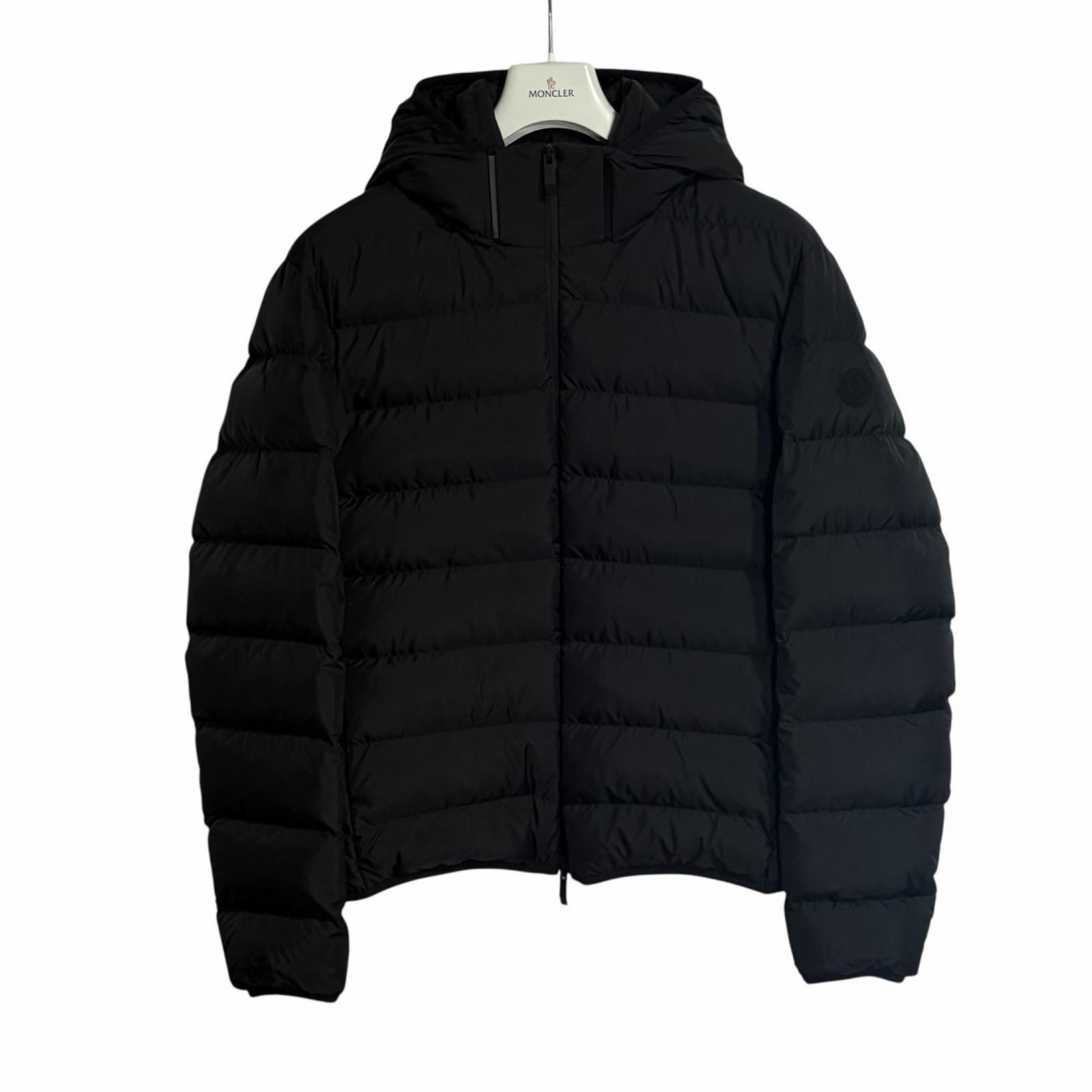 

Used MONCLER JELUZDown jacket black Nylon mens