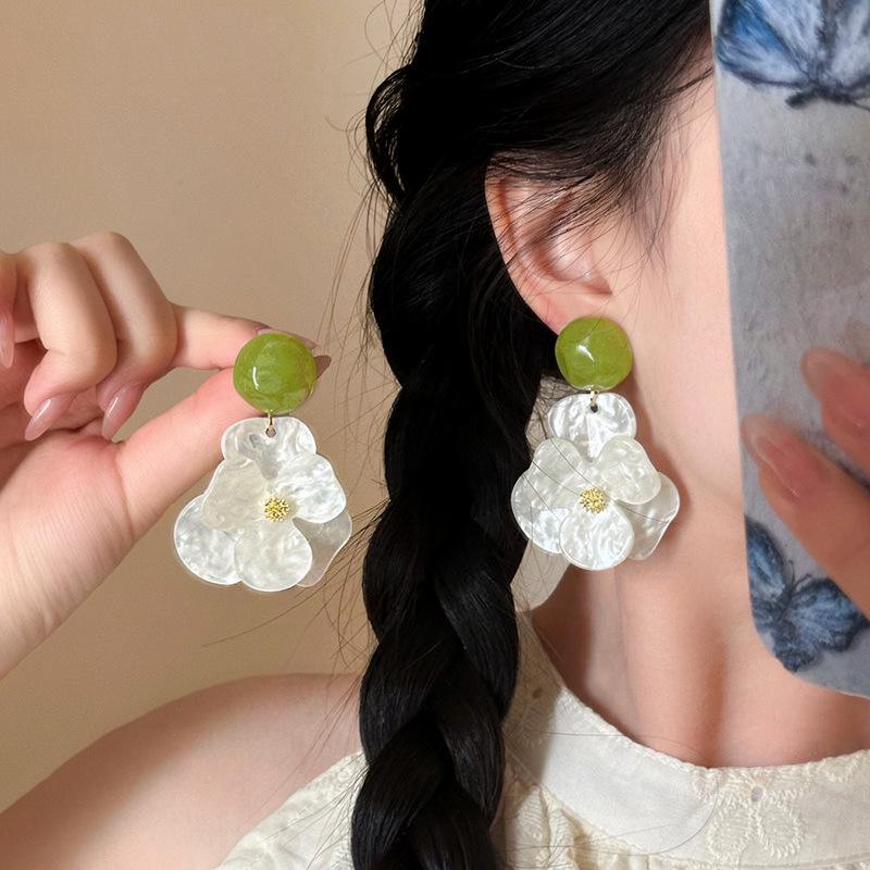 Gardenia Blossoms: Unique Chinese-Style Flower Stud Earrings for Women – Beautiful, Eye-Catching Spring/Summer Seaside Jewelry.