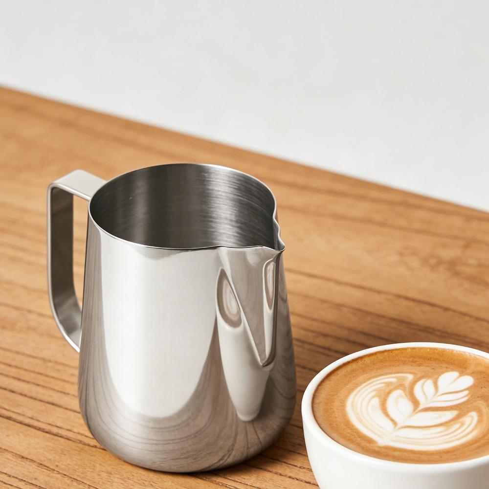 304 Stainless Steel Milk Frothing Pitcher 700ML Capacity Coffee Steaming Pitcher For Hot Chocolate