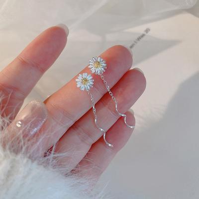 Orecchini Pendenti Mini Crisantemo Autunnale Piccolo Margherita Pura Orecchini Pendenti Mini Crisantemo Autunnale Piccolo Margherita Pura