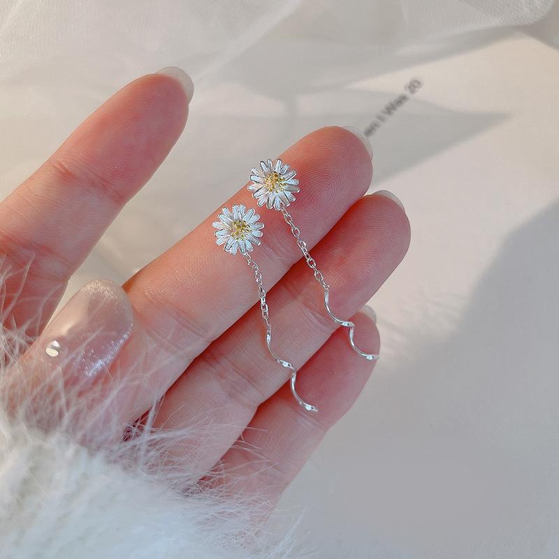 

Чистые маленькие волнистые серьги-гвоздики Daisy Earlines с легкими роскошными мини-серьгами в виде осенних хризантем copper silver plating color separation