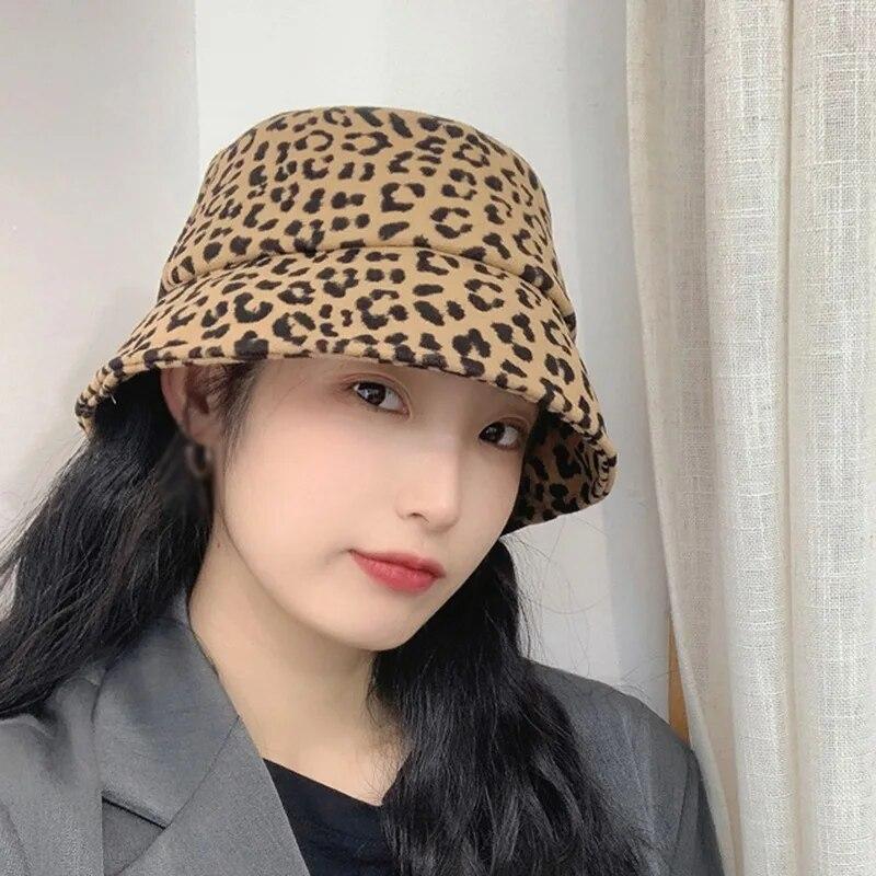 Rybář, Samice Leoparda, Tenký, Slunce, Opalovací krém, Jaro, Podzimní Kbelík s vodou