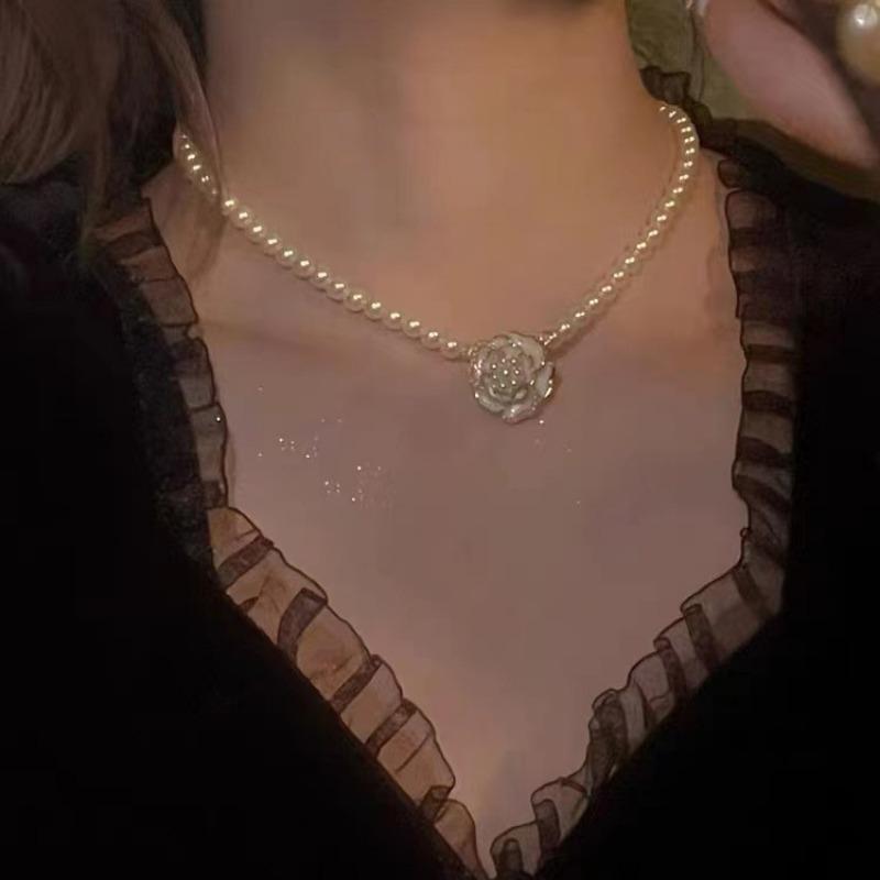 Charm Pearl Beaded White Camellia Flower Pendant Necklace for Women New Korea Fashion Collarbone Chain Jewelry Accessories Gift