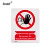 Sisteme de control acces și alarme – Semne de protecție
