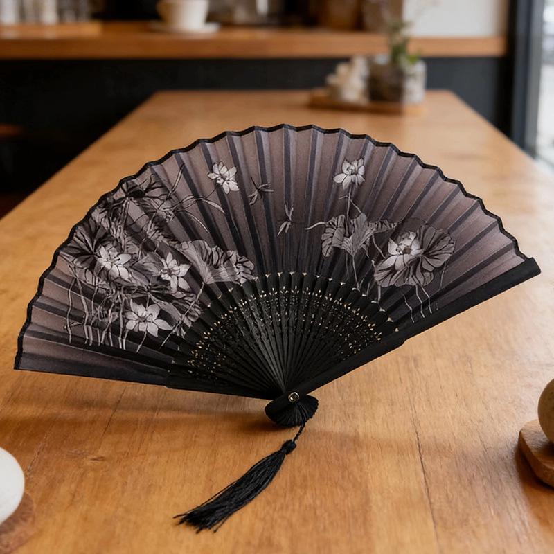 Retro-Tanzfächer im japanischen Stil für den Sommer - Klassischer antiker Stil