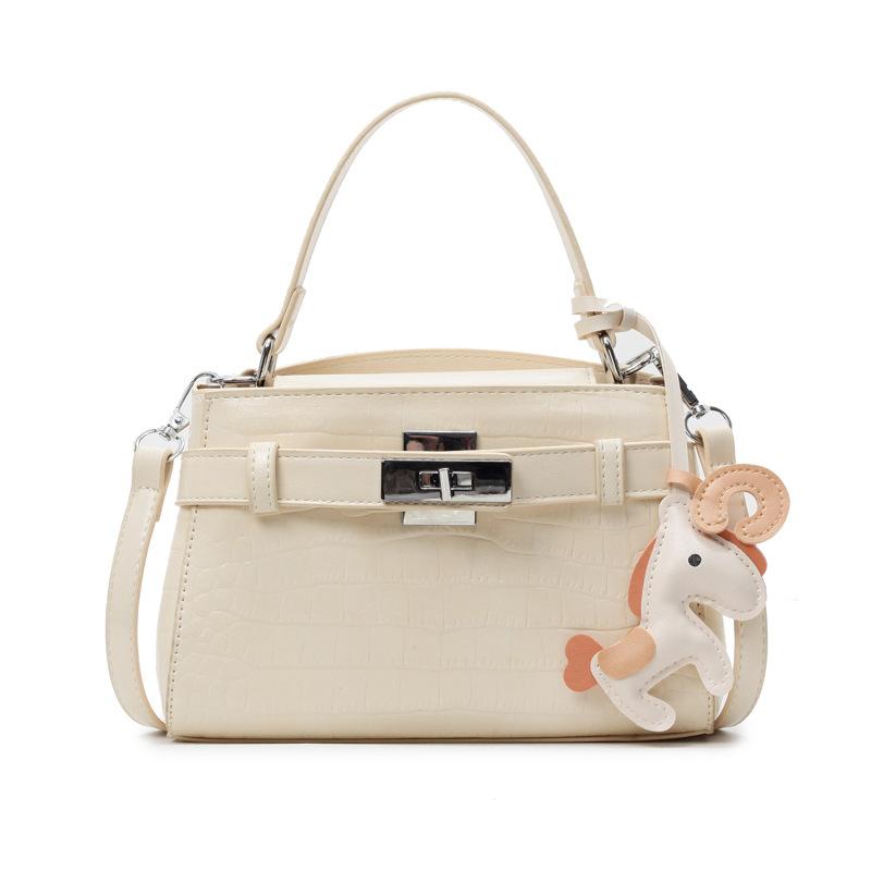 

Spring and summer new niche fashion new shoulder portable messenger bag high-end handbag commuter bag