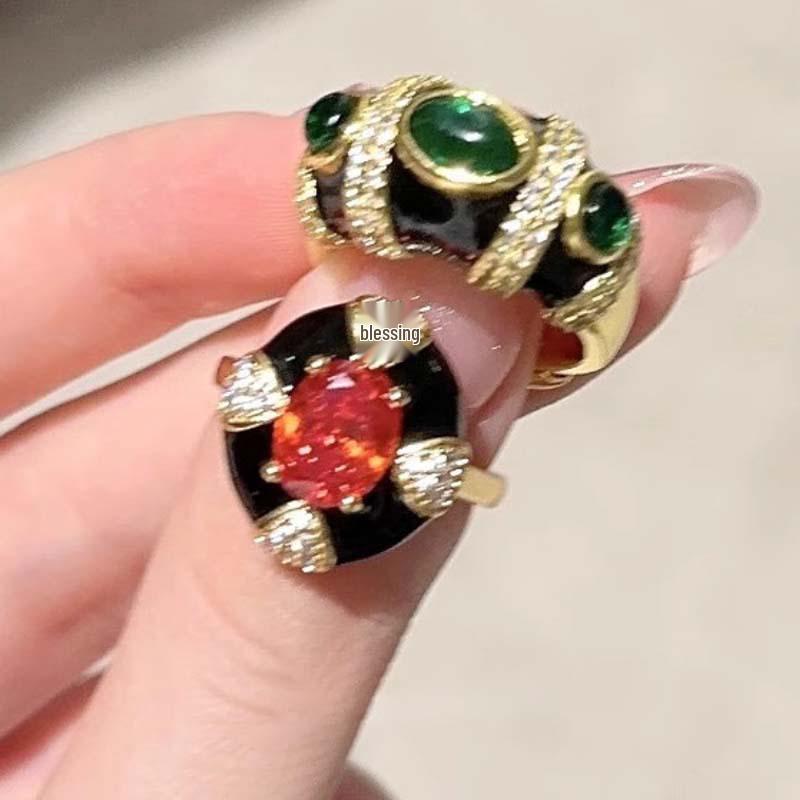 

Luxury French Tassel Pearl Ear Cuffs: Elegant, Simple & Non-Pierced Design