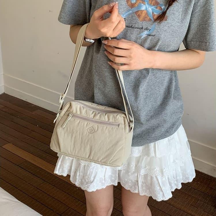Simple Wind Nylon Cloth Large Capacity Shoulder Women's Bag