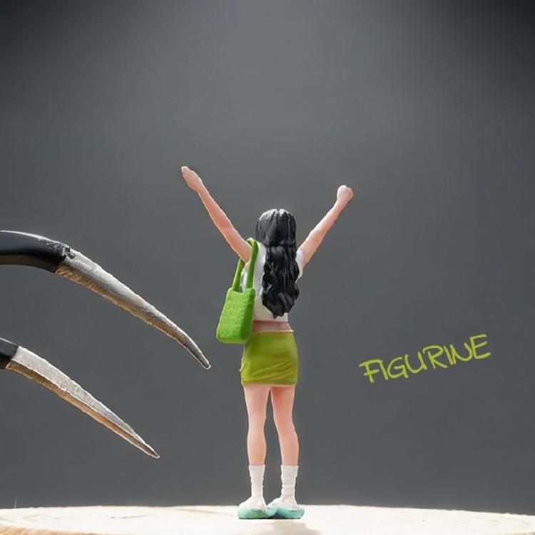 Realistic Skirt Girl Figure Model 1:64 Scale Hand Painted Miniature Figures for Dioramas Props,Photography Collector