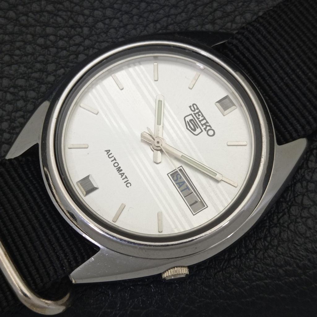 VINTAGE SEIKO 5 AUTOMATIC 7019A JAPAN MENS SILVER COLOR DIAL WATCH a701497-5 R206b-a701497