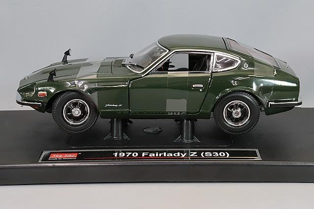 Sunstar Fairlady Z 70 Dunkelgrün RHD 3514R (S30) 1/18