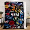 Koc z kolażem logo drużyn NBA koc z nadrukiem miękki i przytulny idealny do salonu łóżka sofy lub na drzemkę, prezent