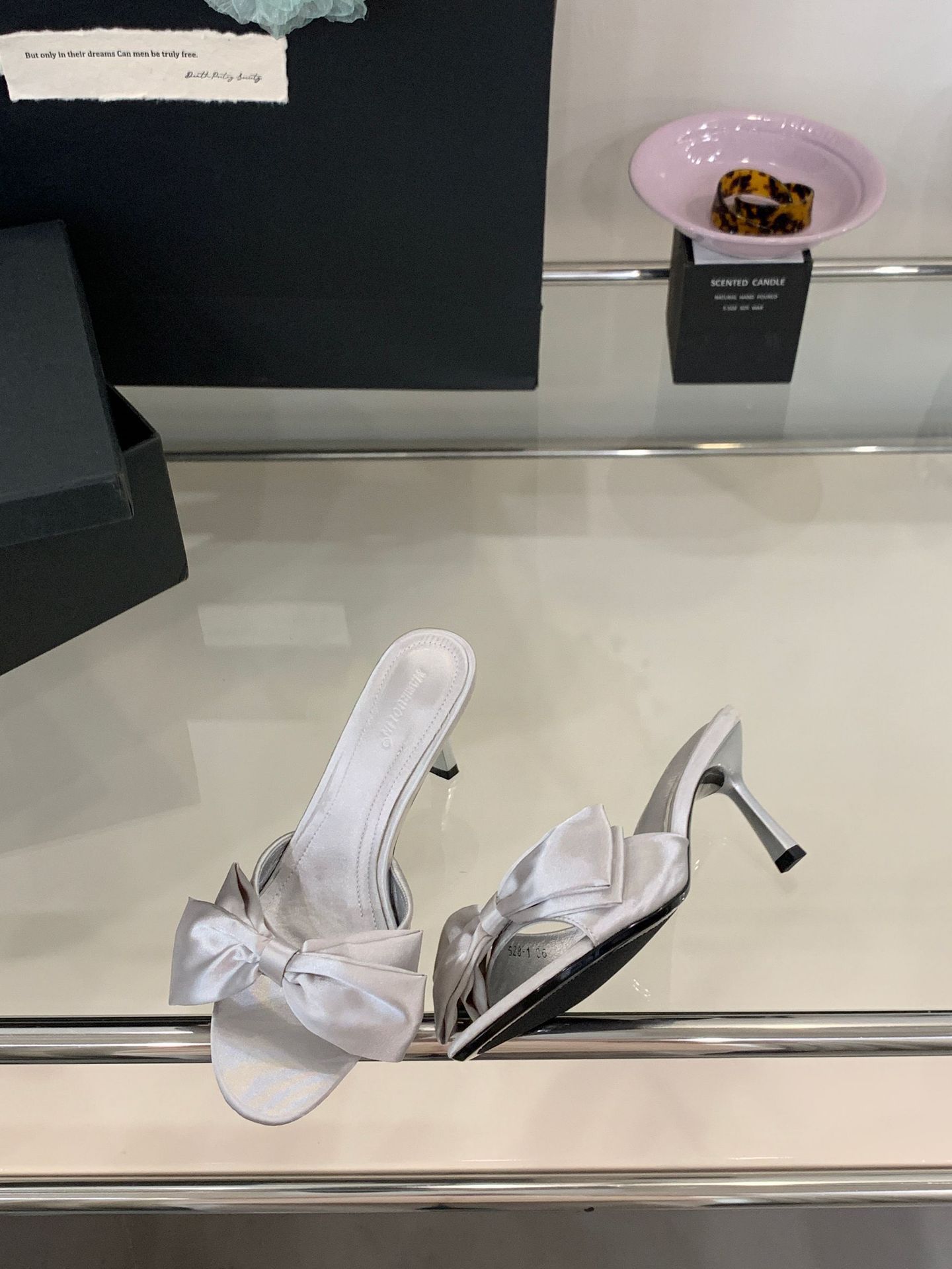 

2025 summer new satin bow sweet style stiletto high heel slippers round head one-word drag sandals women s shoes 39 срібний