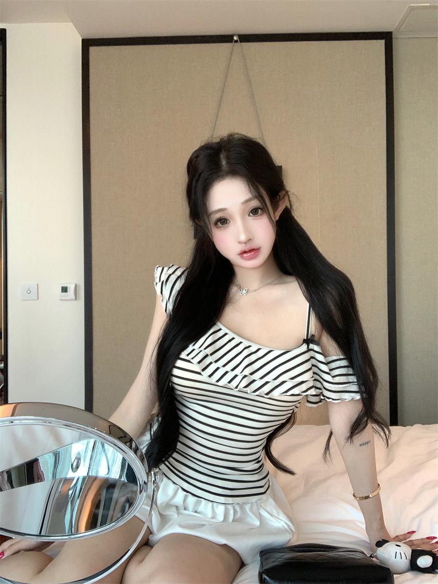 Black White Stripe Off Shoulder Ruffle Crop Top Women Asymmetrical Spaghetti Strap Slim Fitted Tee S белый