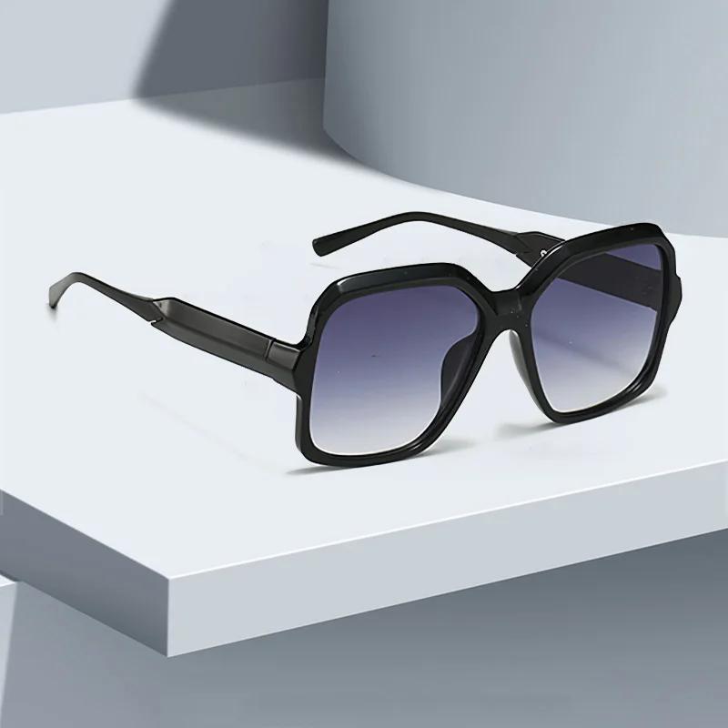 Fashionable Vintage Sunglasses for Women Square Frame with Metal Decoration Elegant Retro Style