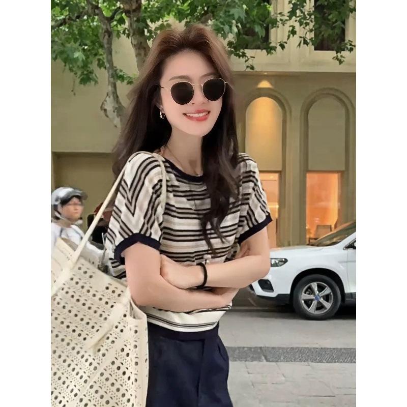 Chic contrasting striped short-sleeved T-shirt women's summer design sense niche loose and thin shoulder top