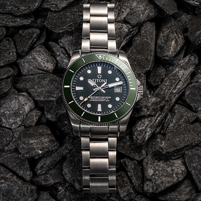 Titoni Pflaumenblüte Meereserkundung Serie Mechanisches Uhrwerk 300 Meter 42mm Schwarzes Zifferblatt Edelstahlgehäuse Edelstahlarmband 83300 S-GN-702
