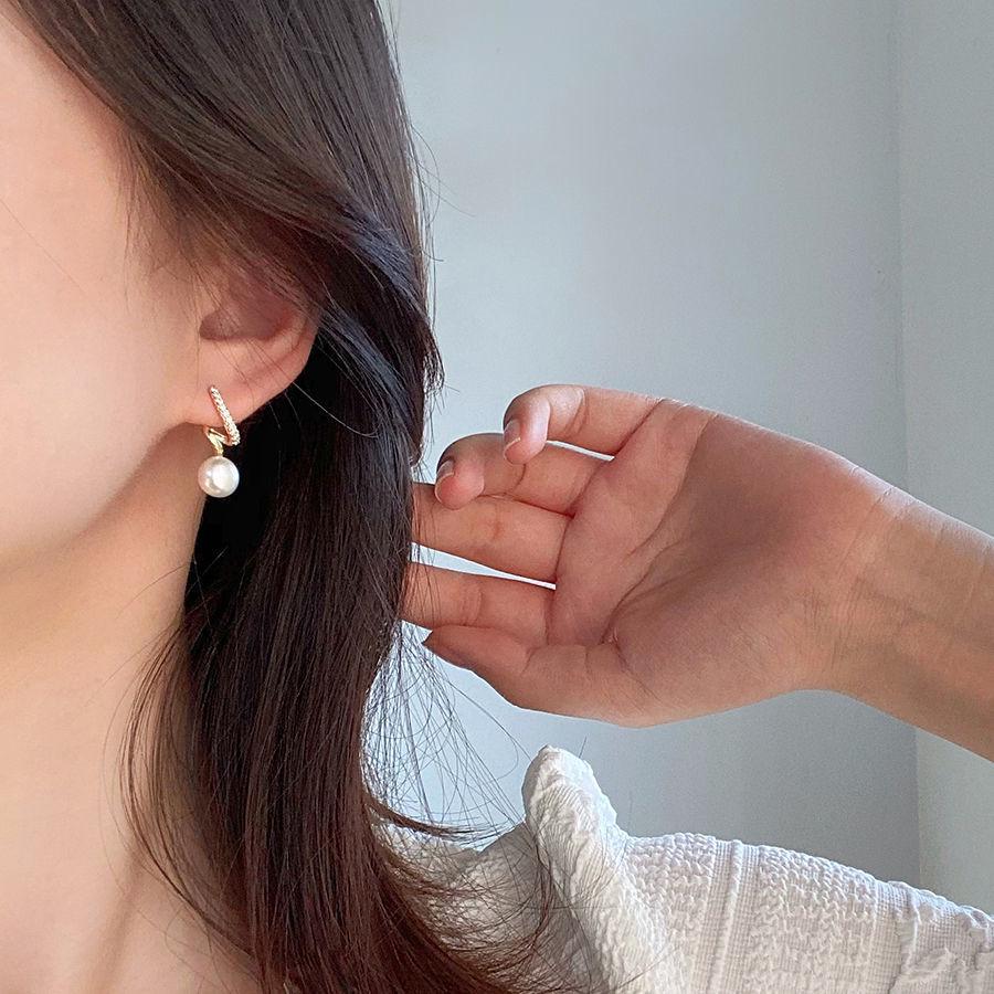 S925 Silver Twisted Diamond Pearl Earrings - Korean Simple Versatile Design for Women