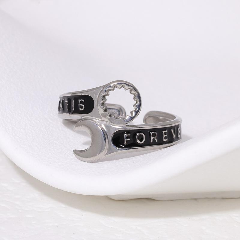 Edelstahl Schraubenschlüssel Design Ring: Damen Modeschmuck 18 Karat Gold Industrieller Stil