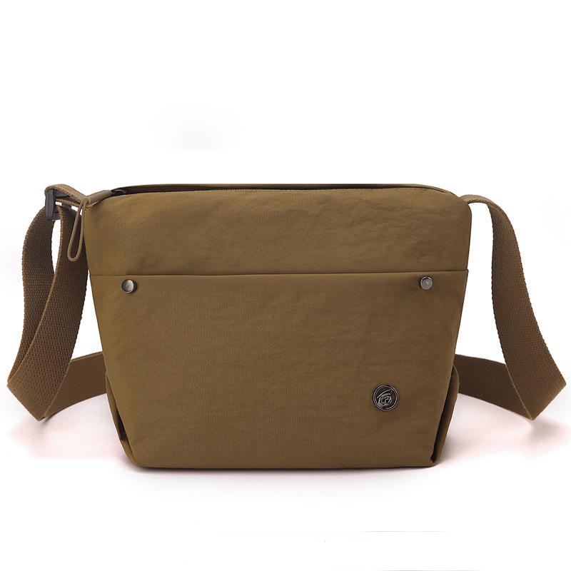 Women's Casual Nylon Crossbody Bag: Large Capacity, Lightweight, Versatile for Travel and Commuting.