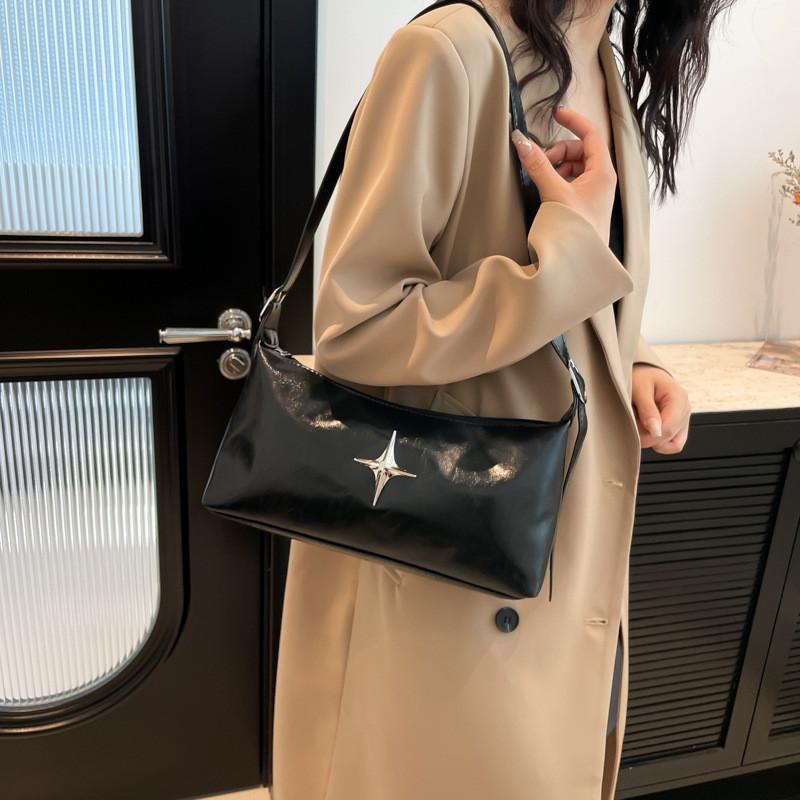 Chic And Minimalist Shoulder Bag For Women Ideal For Casual And Sporty Outfits