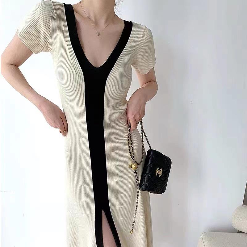 

Summer new V-neck slim-fitting long black and white contrasting color knitted dress trendy girl L абрикосовий