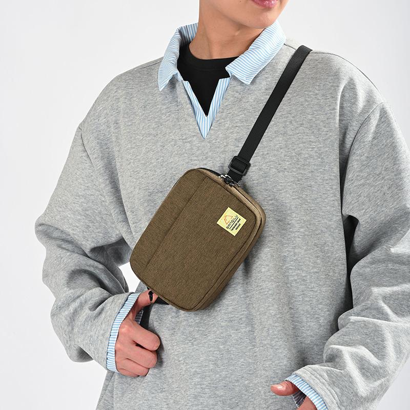 Herren Crossbody-Tasche Mehrschichtige kleine quadratische Tasche Einzelne Schulter Crossbody-Tasche