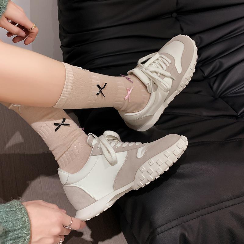 Su Yinyin has the same leather invisible height increase, white shoes for women, satin casual moral training shoes, and women's Forrest Gump sports bo