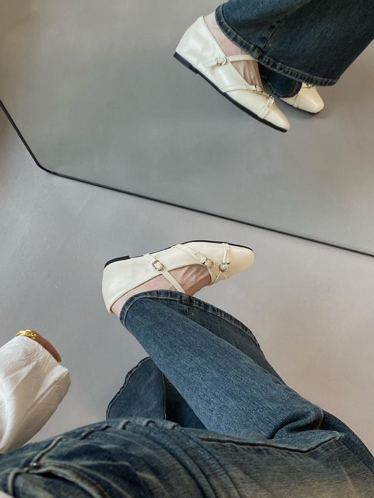 Cross-strap retro single shoes women's French fashion women's shoes soft soles are not tired, and the feet are worn outside. High-end Mary Jane sh