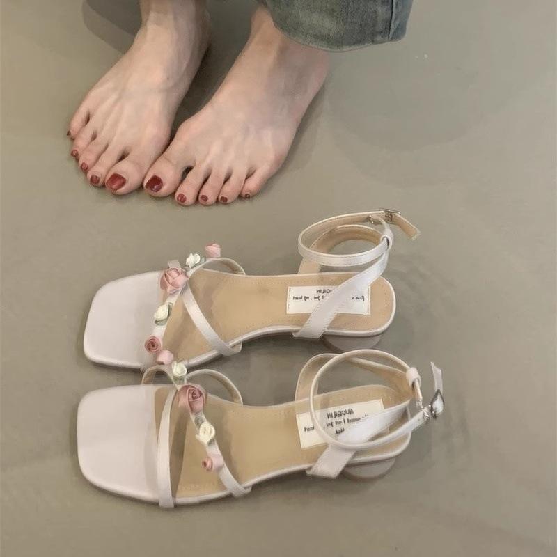 

Версия из овчины~ Французские сандалии на толстом каблуке с закрытым носком, женские, с цветком, на ремешке с пряжкой, со знаменитым нежным темпераментом, на высоком каблуке 35