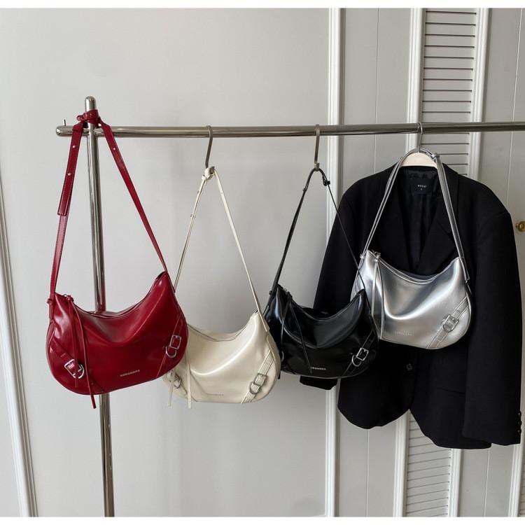 IELGY large-capacity commuter armpit bag, women's silver trendy fashion niche shoulder bag, textured versatile messenger bag