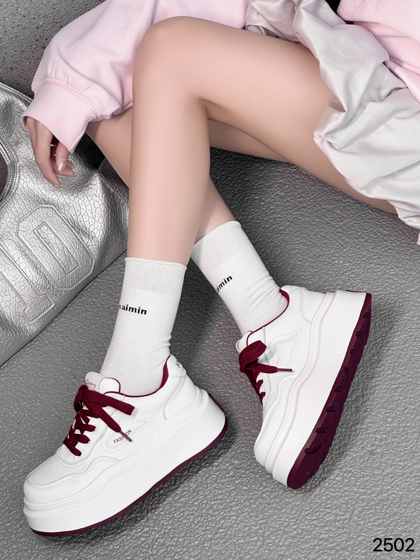 

Leather retro little white shoes women s thick-soled versatile breathable casual sports board shoes 2025 spring new soft-soled women s shoes 40 красный